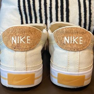 Nike womens size 9 slip on